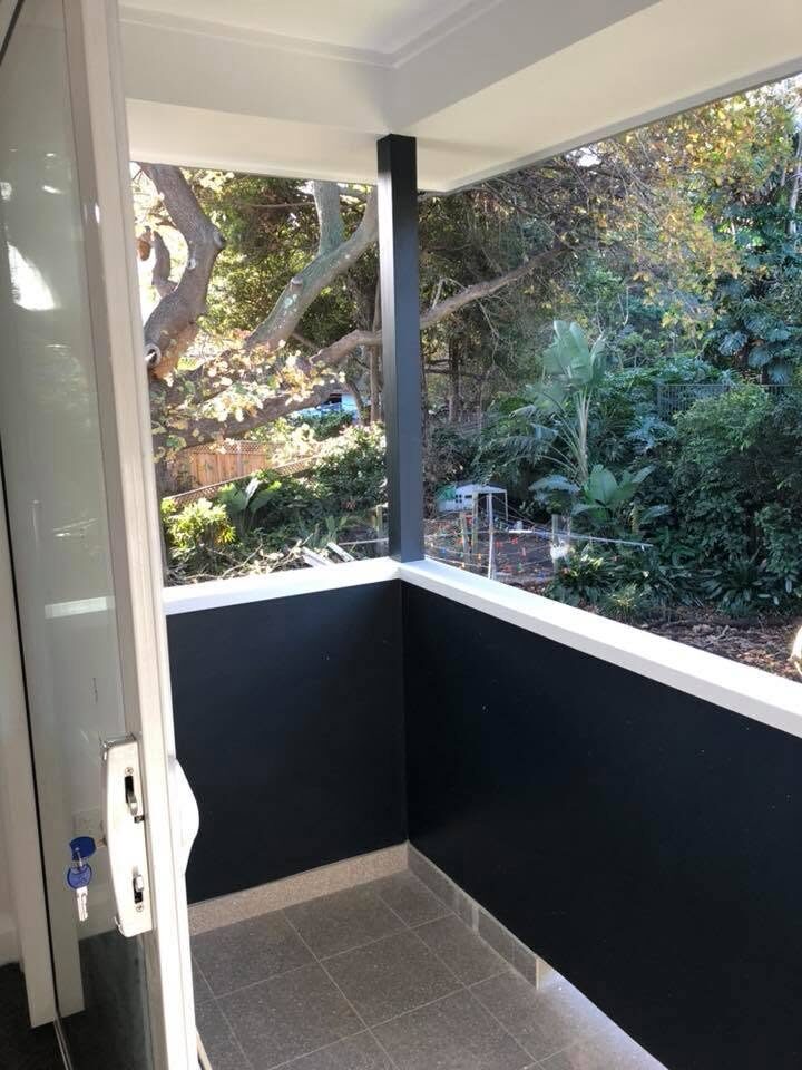 Balcony corner walls, Charcoal black render, by Luxe Effects