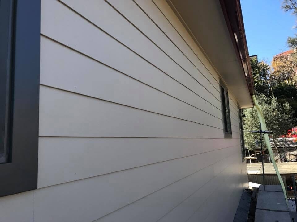 Freshly painted wall, Warm cream cladding, by Luxe Effects
