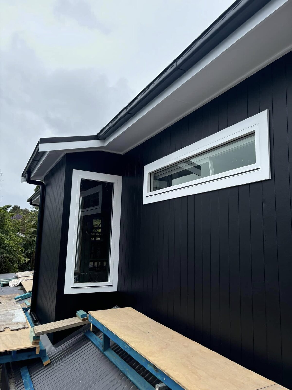A Sydney home painted in Monument by Dulux Weathershield, Sutherland Shire