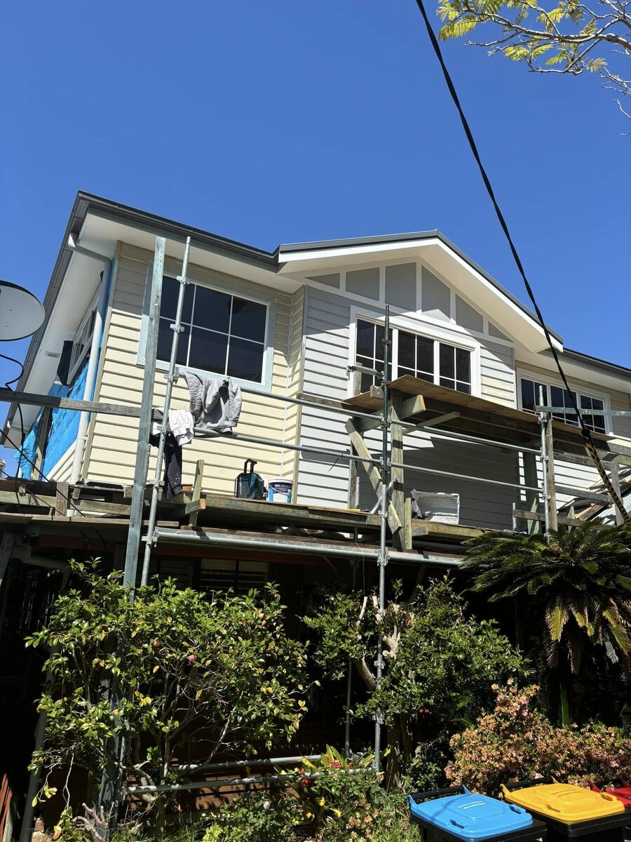 A Luxe Effects crew working off scaffold on a two storey Sydney repaint, set up tidy and safe